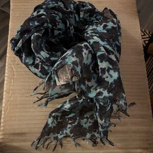 Stylish Blue and Black Patterned Scarf